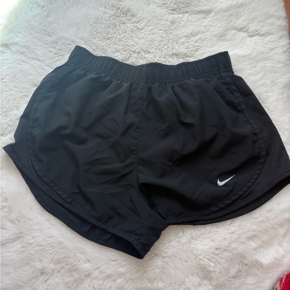 dri fit nike airy shorts - Picture 3 of 5